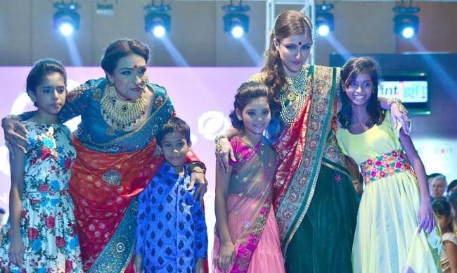 Soha Ali, Rituparna walk for street children charity Soha Ali, Rituparna walk for street children charity