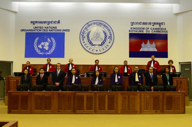 UN-backed tribunal sentences Khmer Rouge leaders to life in prison