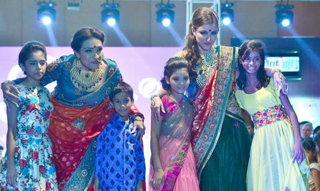 Soha Ali, Rituparna walk for street children charity