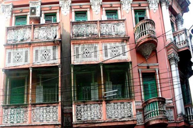 HERITAGE- KOLKATA’S OLD HOUSES – A LEAF FROM HISTORY