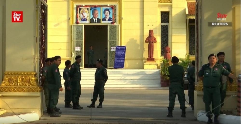 Camboadia's highest court dissolves opposition party, HRW says death of democracy