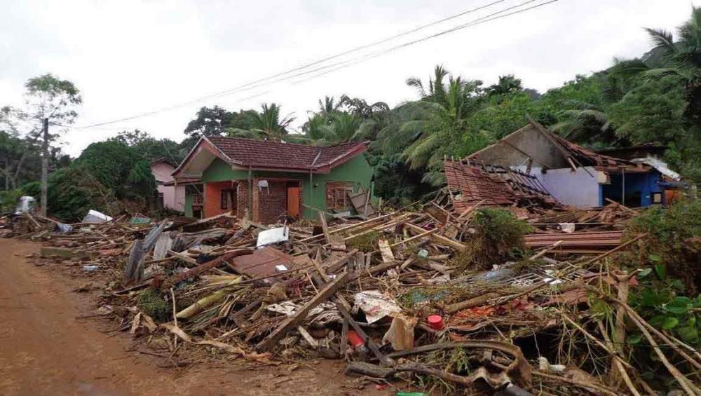 Sri Lanka: UN assists storm victims, seeks to contain diseases 