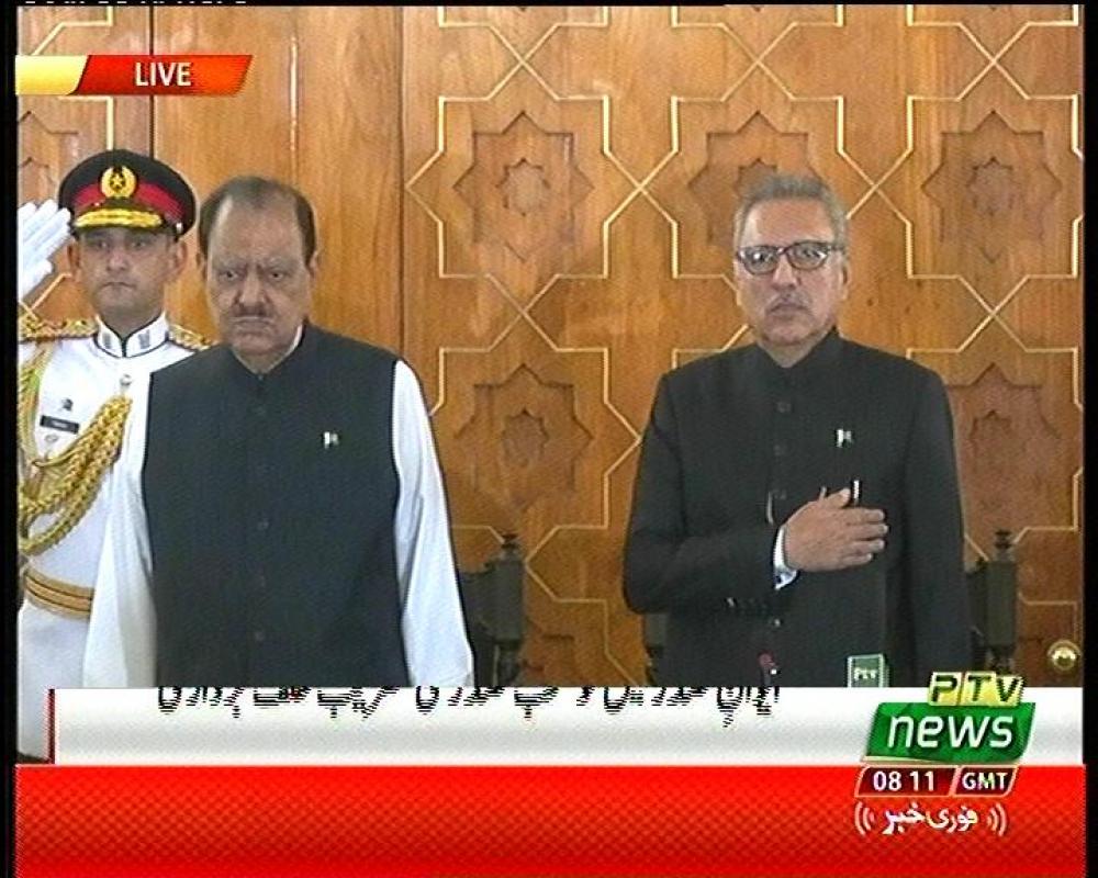Arif Alvi takes oath as Pakistan