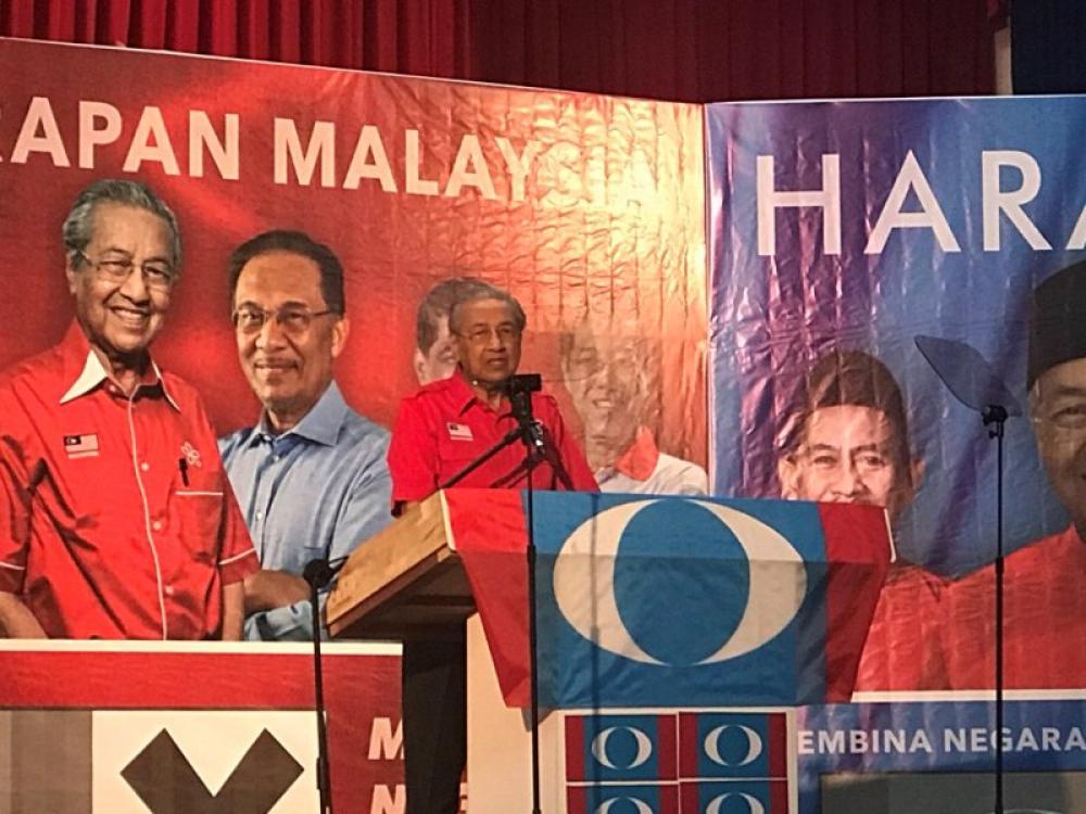 Malaysia: 92-year-old Mahathir Mohamad set to become world's oldest leader Malaysia: 92-year-old Mahathir Mohamad set to become world's oldest leader