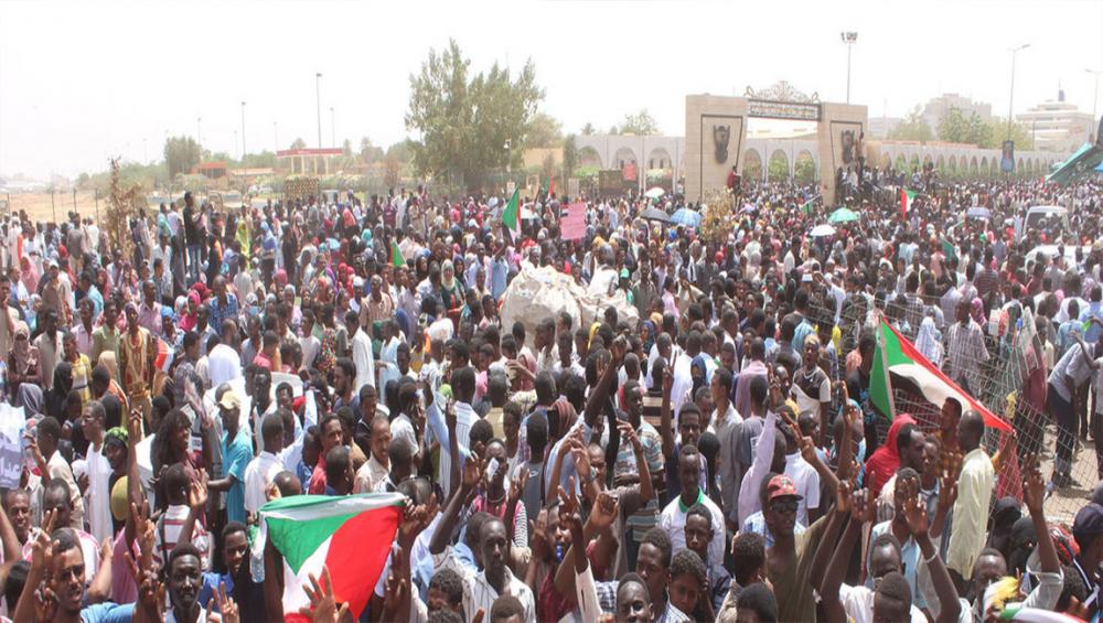 Sudan: UN chief deplores excessive force used against pro-democracy protesters, calls on military and civilian leaders to &lsquo;stay the course&rsquo; in negotiations