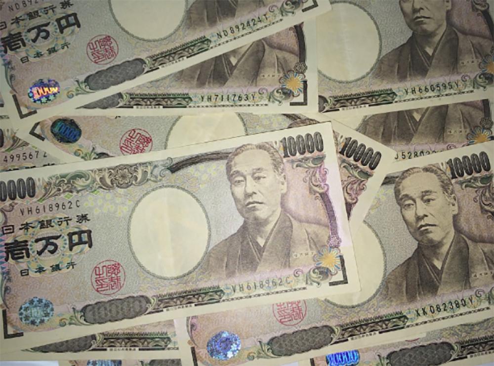 Japanese Yen touches 32-year low