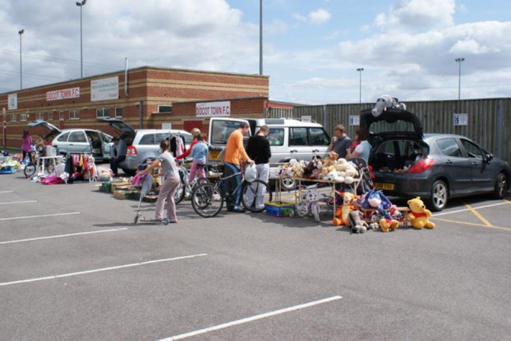 Worsening economy: Jobless Chinese man turns to car boot sales