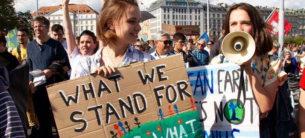 Keep raising your voices, UN chief tells young climate leaders