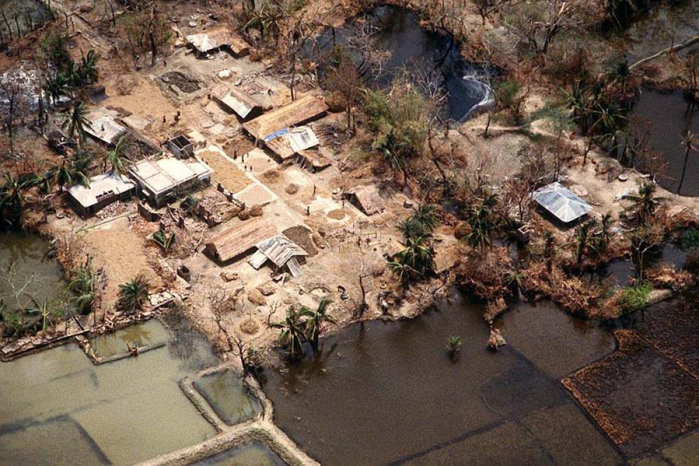  Seven die as Cyclone Sitrang hits Bangladesh