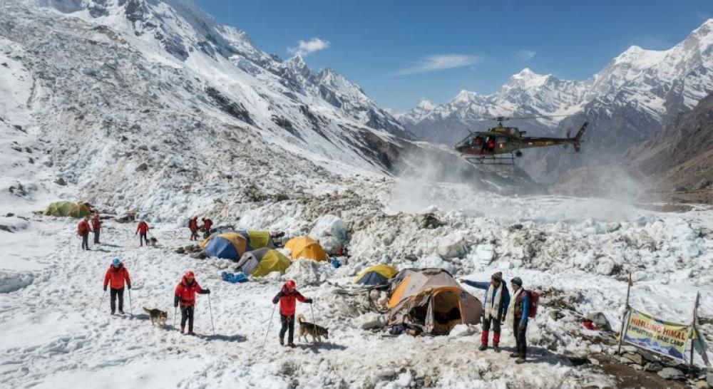 Rescue race in Nepal: 10 missing after avalanche buries base camp