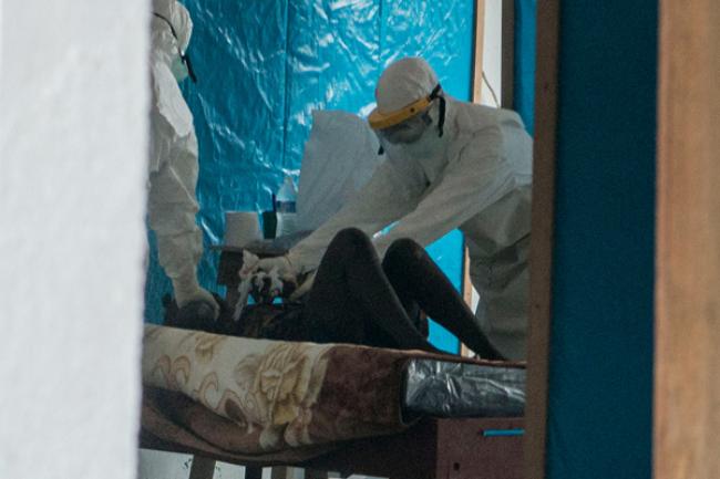 Ebola: emergency UN meeting underway as death toll surpasses 900