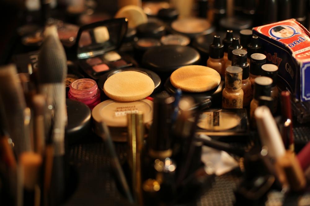 Deadly superbugs lurking in more than nine in ten make-up bags, says study