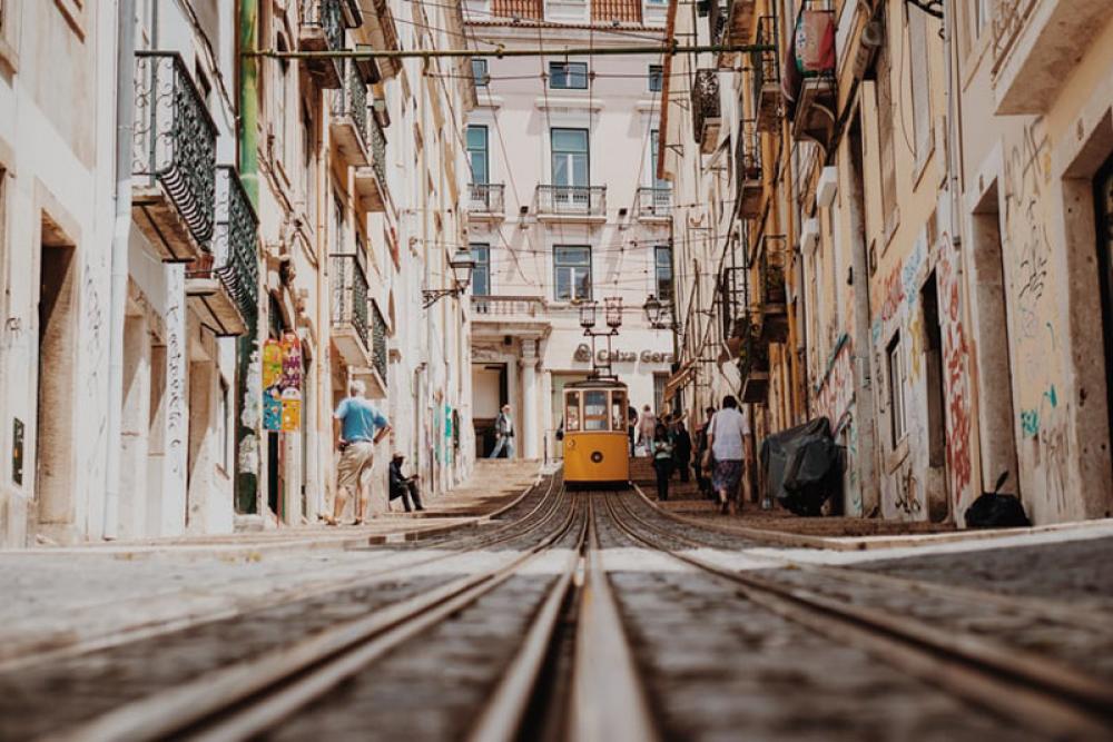Portugal introduces 2-week curfew over surge in COVID-19 cases Portugal introduces 2-week curfew over surge in COVID-19 cases