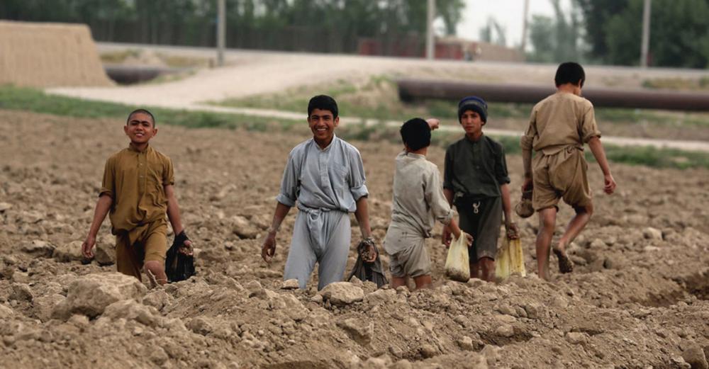 Coronavirus casts ‘huge shadow’ over Afghan life as multi-dimensional crisis continues Coronavirus casts ‘huge shadow’ over Afghan life as multi-dimensional crisis continues