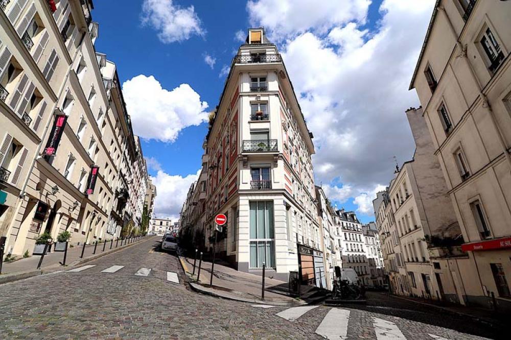 France records over 217,480 new Covid cases