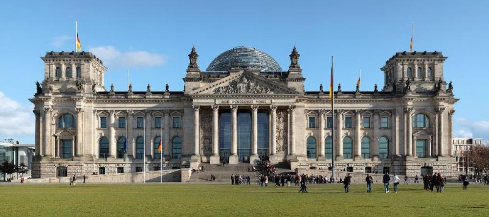 Germany:Two Chinese tourists arrested in Berlin for giving Nazi Salute 