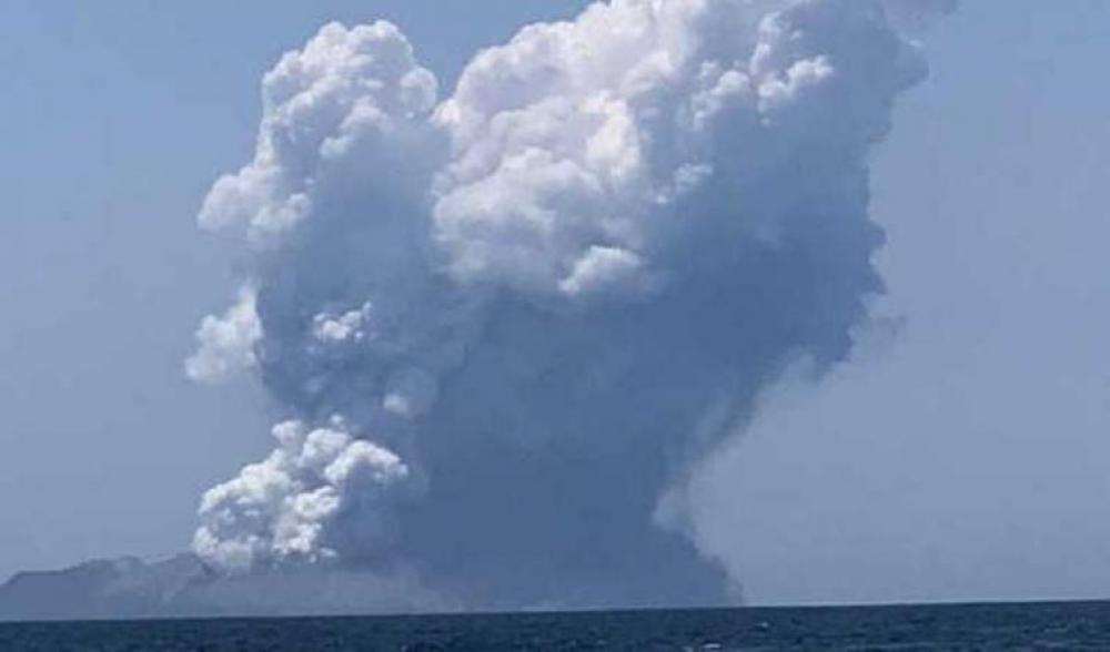 New Zealand volcanic eruption: Police deploy divers to find missing bodies 