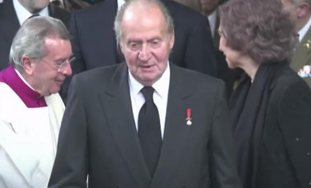 Former monarch Juan Carlos leaves Spain as country starts corruption probe