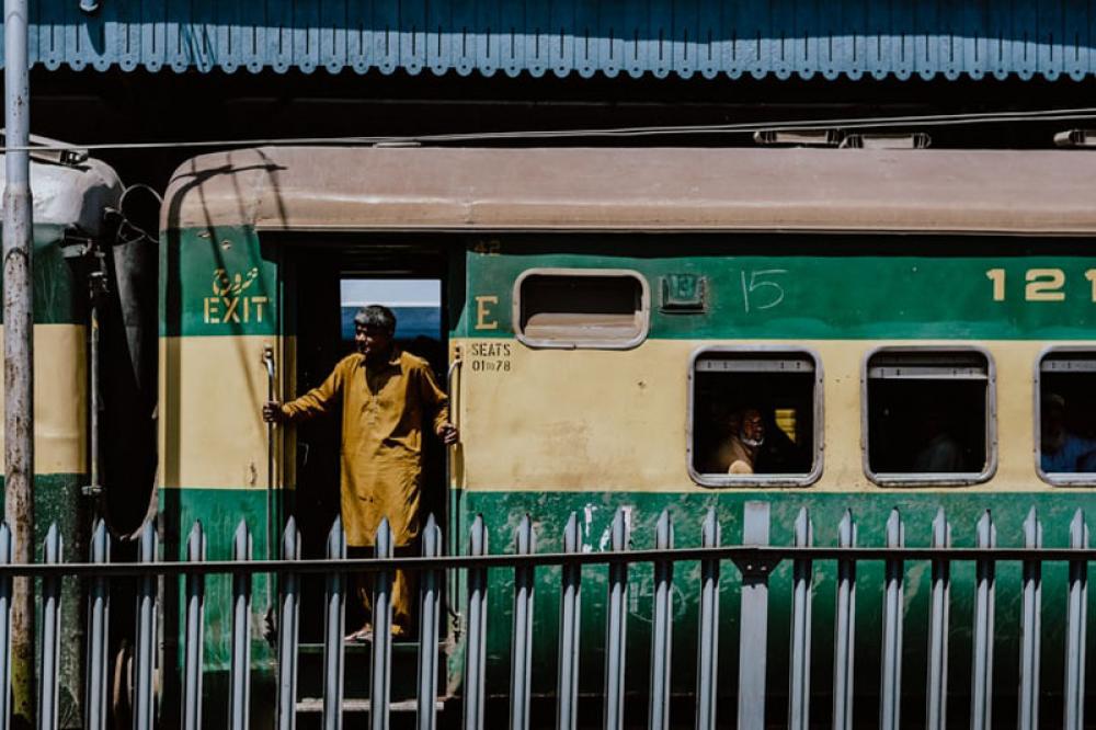 Pakistan: Lahore-bound train derails near Rohri, 1 dead