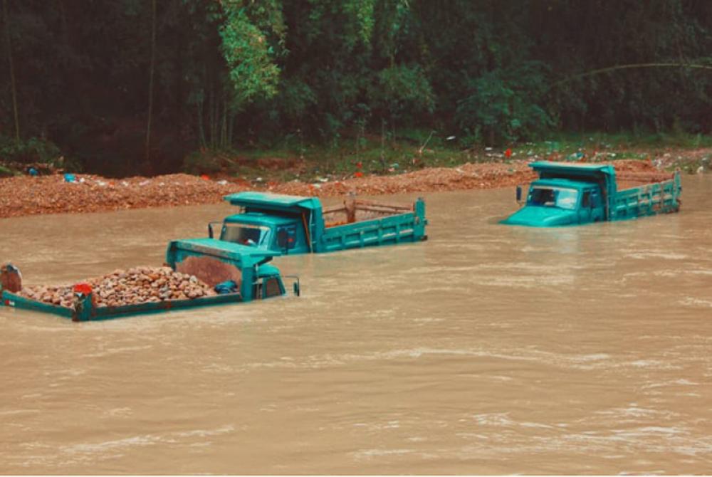 Floods expose the crumbling infrastructure in China