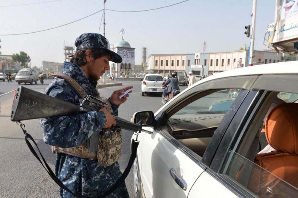 Afghanistan: Taliban pay families of past two decades
