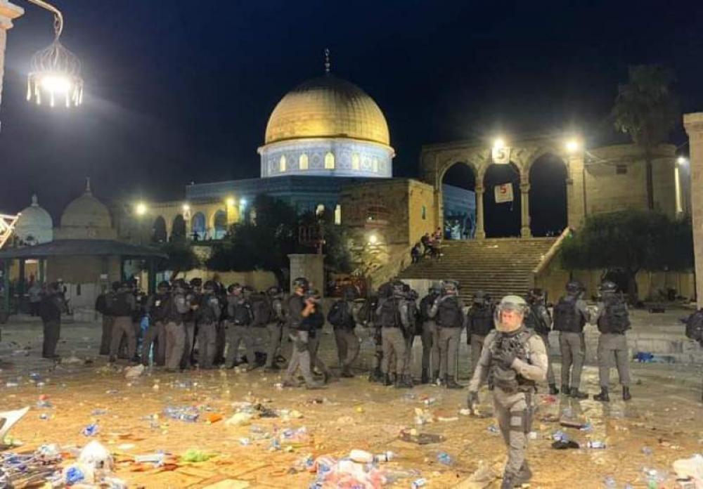 Dozens hurt as Palestinians, Israeli police clash at Al-Aqsa Mosque on Friday