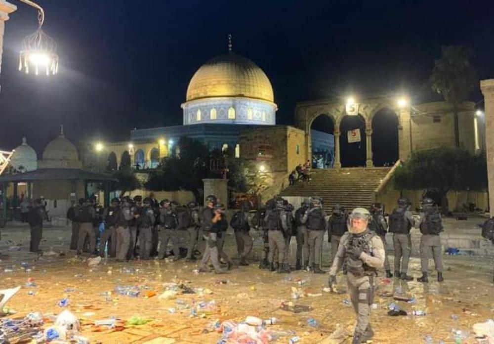 Dozens hurt as Palestinians, Israeli police clash at Al-Aqsa Mosque on Friday Dozens hurt as Palestinians, Israeli police clash at Al-Aqsa Mosque on Friday