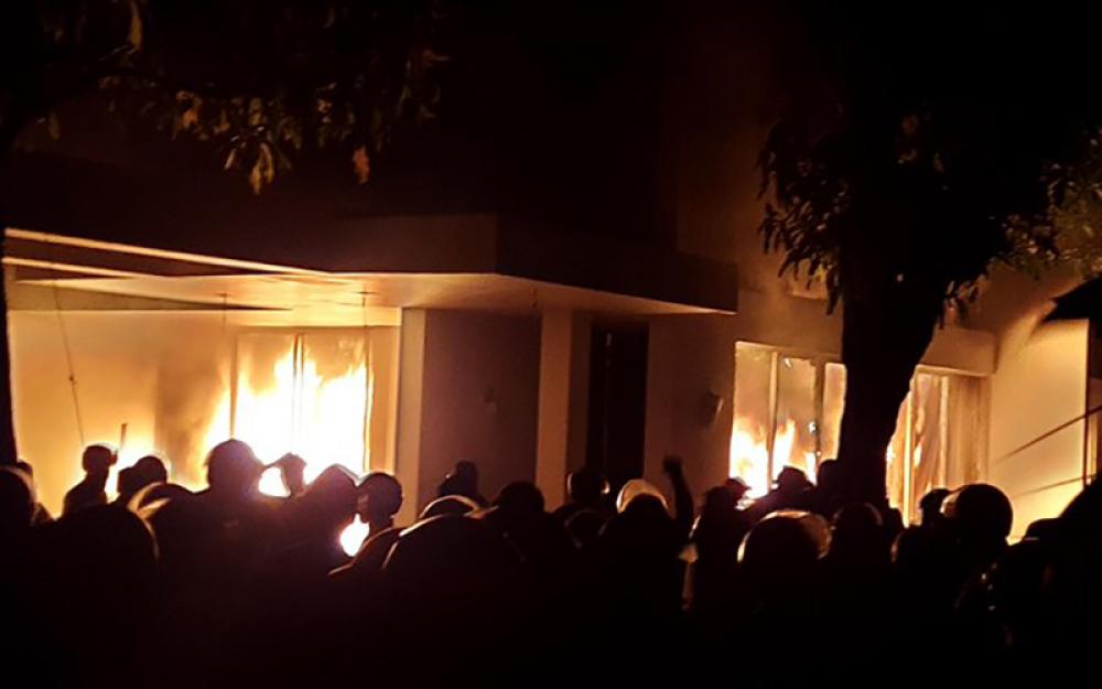 Luxury hotel belonging to personal Shaman of Sri Lankan president burned down by protesters