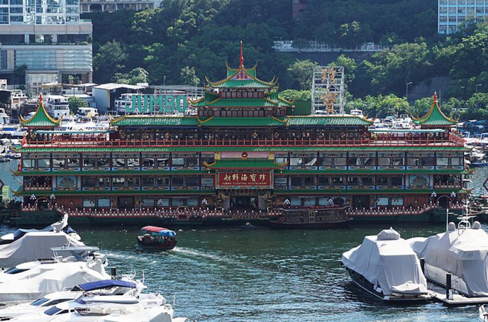 Popular floating Jumbo restaurant of Hong Kong sinks