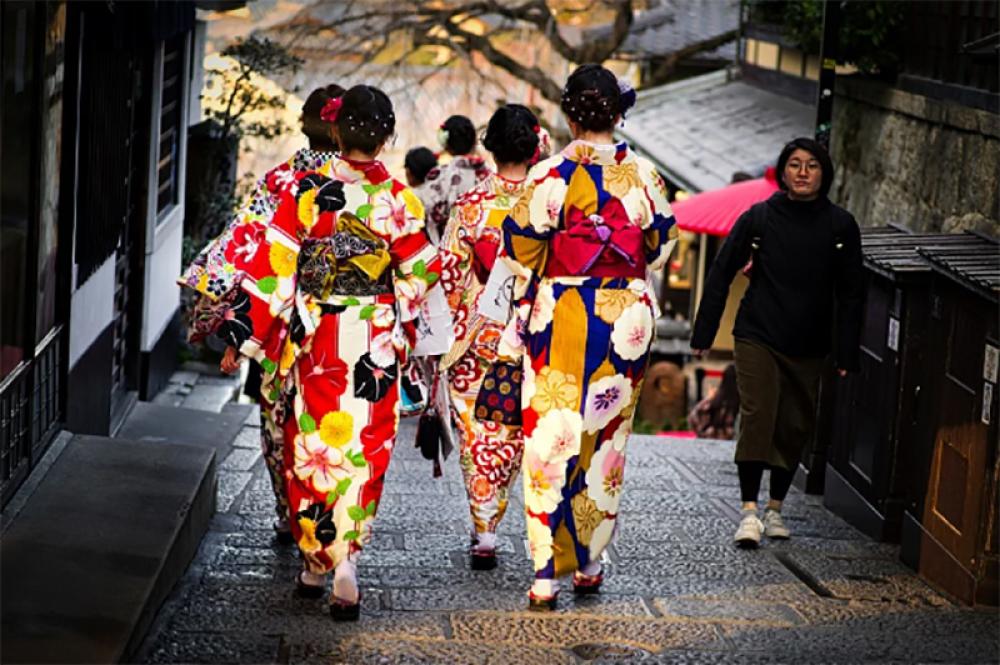 Chinese anime fan allegedly detained, interrogated by police for wearing traditional Japanese dress Chinese anime fan allegedly detained, interrogated by police for wearing traditional Japanese dress