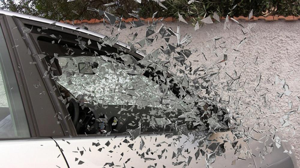 US: Car drives through Apple store in Hingham city, 1 dies 