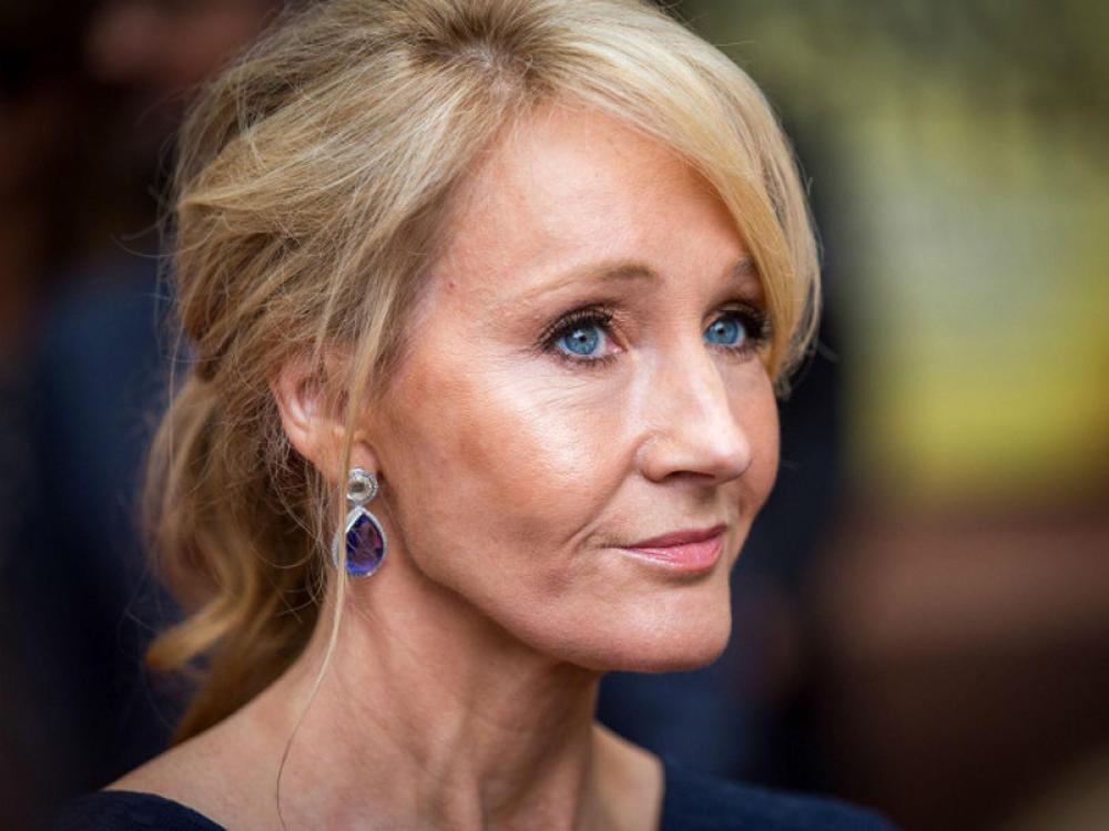 Writer JK Rowling receives online threat over Salman Rushdie tweet, account believed to be from Pakistan