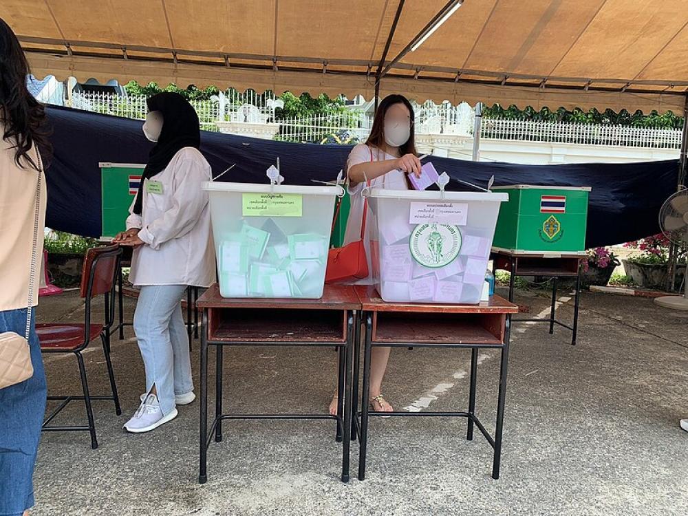 Thailand polls: Opposition parties take strong lead