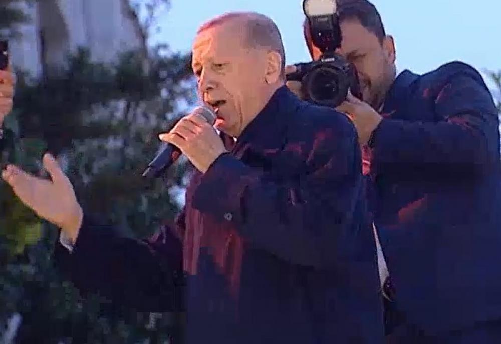 Turkey election: Erdogan declares victory in runoff voting