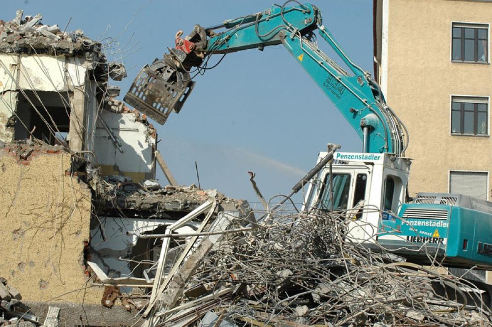 Brazil: 3 dies, 10 missing as building collapses