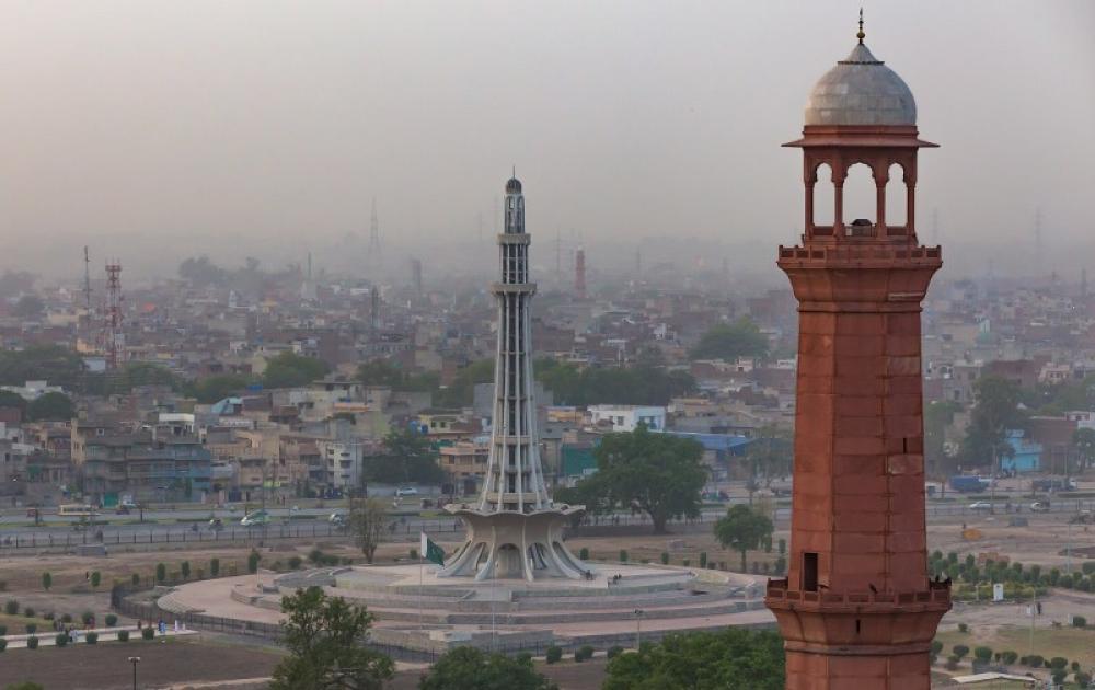 Pakistan: Authorities planning artificial rain to tackle pollution trouble in Lahore