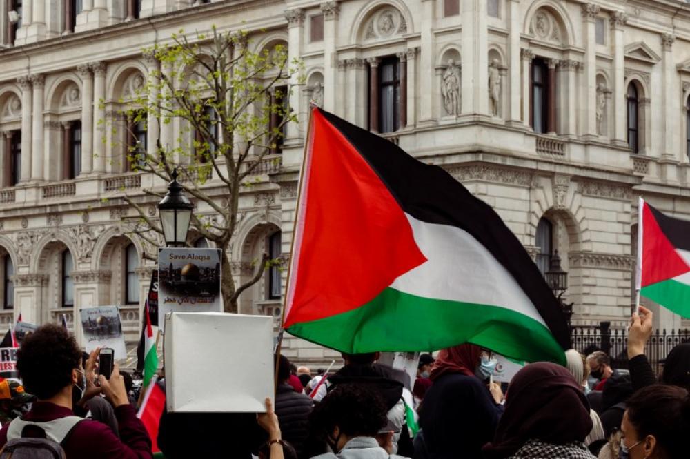 US: Car drives through pro-Palestinian demonstration in Minneapolis US: Car drives through pro-Palestinian demonstration in Minneapolis