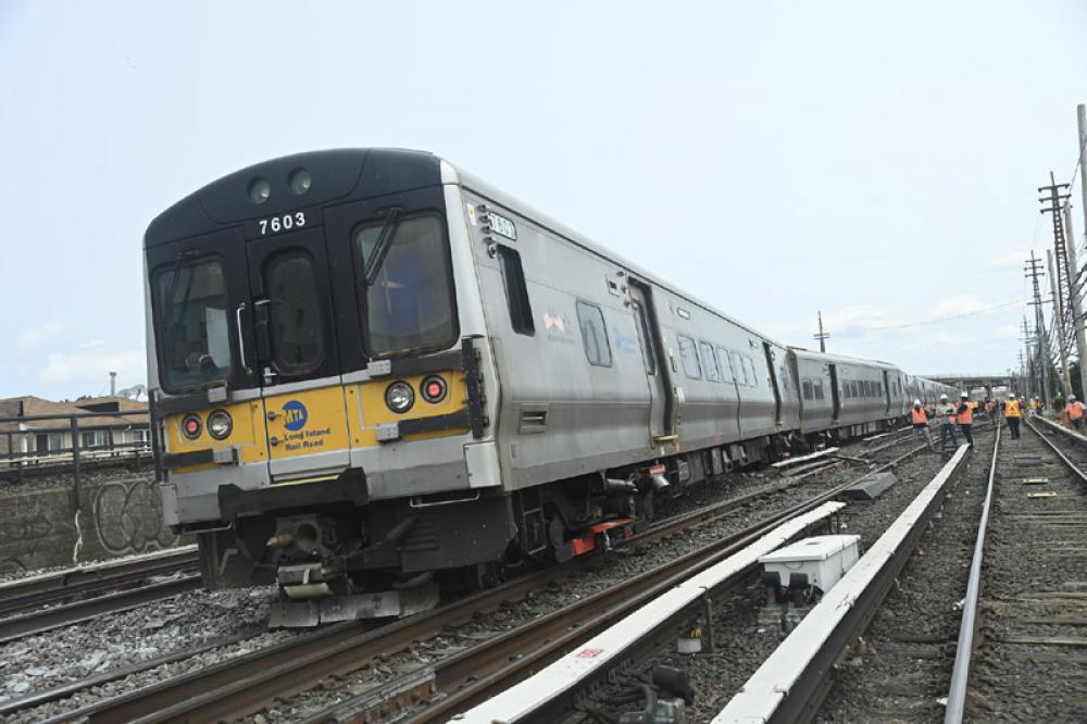 New York City: 13 hurt as Long Island Rail Road train derails