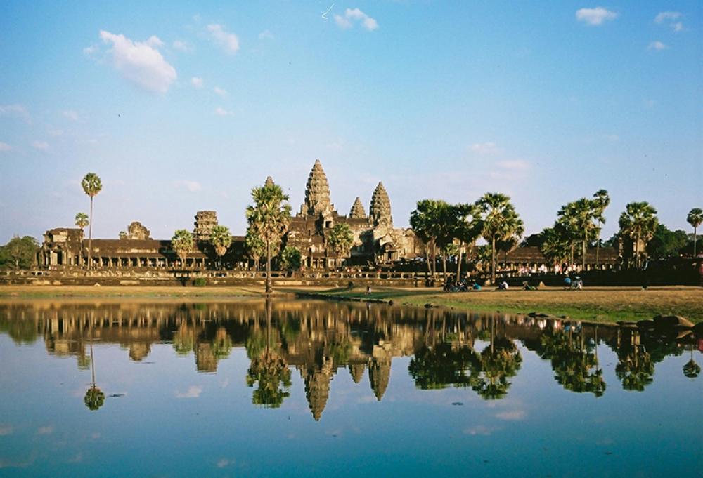 Bus explosion close to Cambodia's Angkor Wat temple leaves two injured