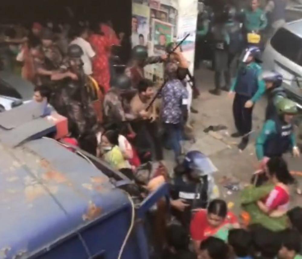 Chinmoy Krishna Brahmachari: Bangladesh police lathi-charge Hindus protesting against monk
