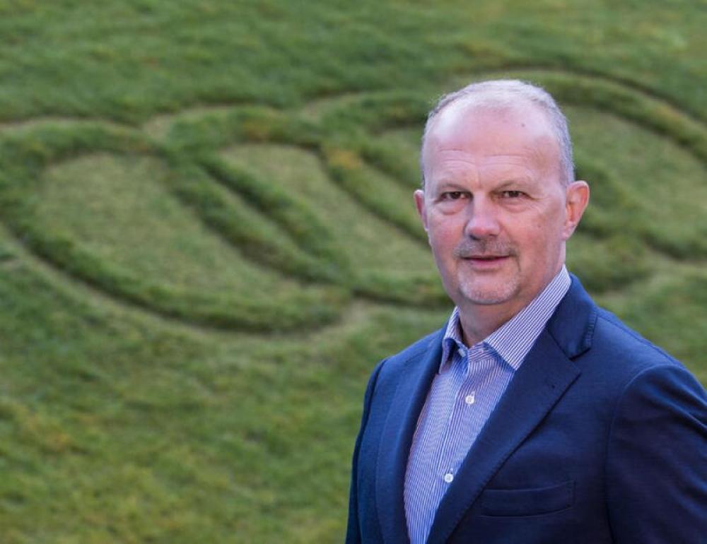 Audi executive Fabrizio Longo falls 10,000 feet, dies while trying to climb Cima Payer in Italy Audi executive Fabrizio Longo falls 10,000 feet, dies while trying to climb Cima Payer in Italy