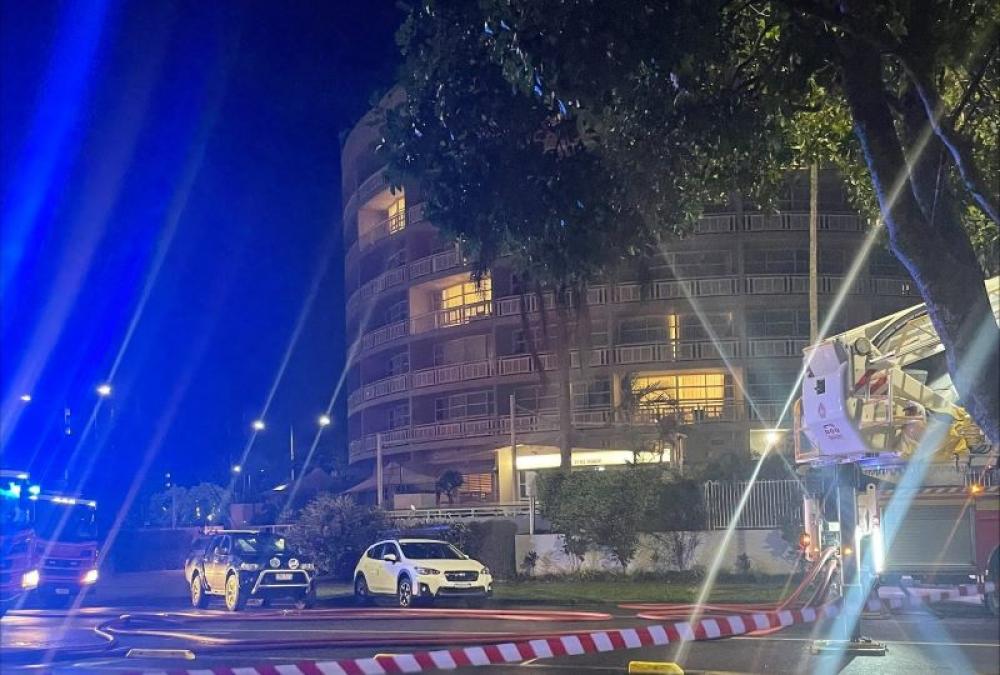 Australia: Pilot dies after helicopter crashes on roof of popular hotel in Cairns 