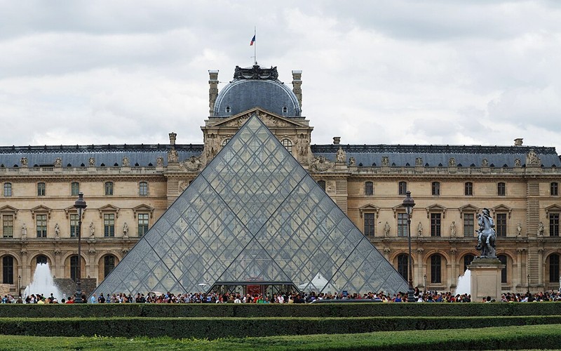 Louvre jewel heist: 2 arrested week after $102 million jewel theft while fleeing France Louvre jewel heist: 2 arrested week after $102 million jewel theft while fleeing France