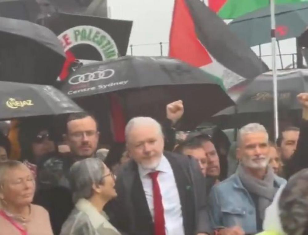 Julian Assange joins pro-Palestine demonstration in Sydney Julian Assange joins pro-Palestine demonstration in Sydney