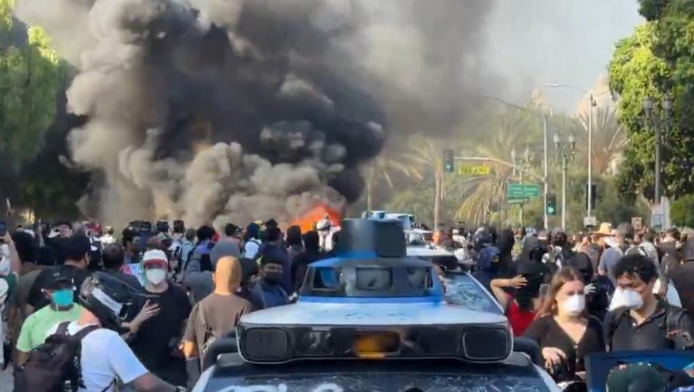 Protests intensify in Los Angeles hours after Trump sends National Guard troops Protests intensify in Los Angeles hours after Trump sends National Guard troops