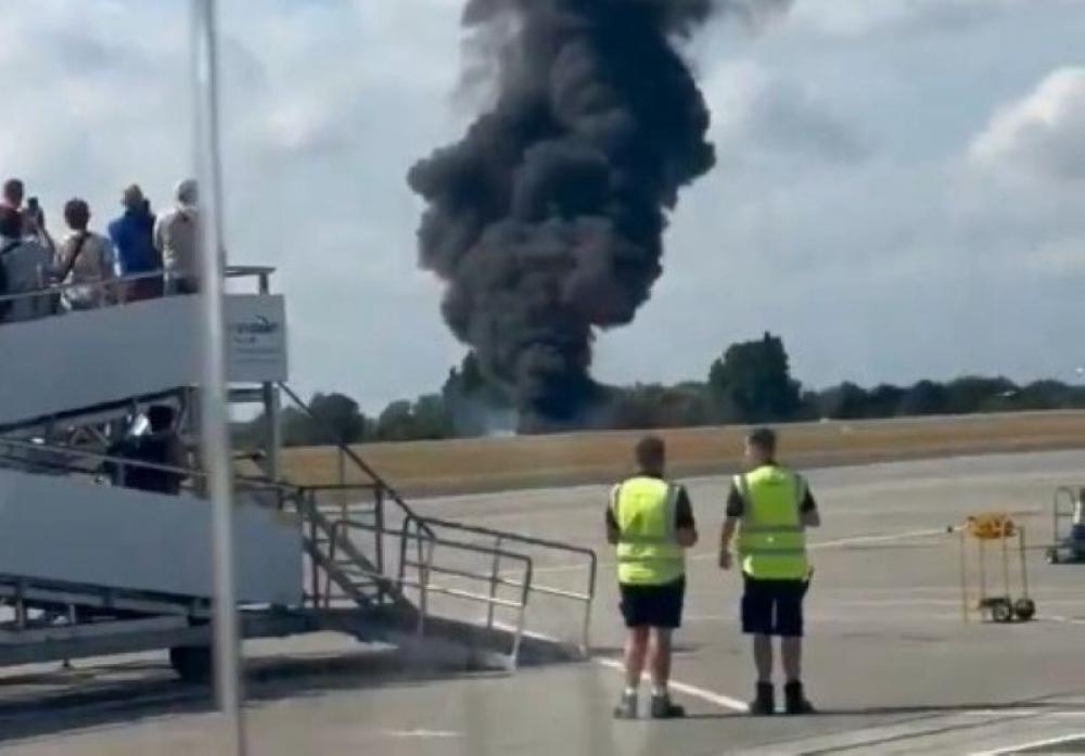 Small plane crashes in London Southend Airport after takeoff, witness describes seeing a 'fireball' Small plane crashes in London Southend Airport after takeoff, witness describes seeing a 'fireball'