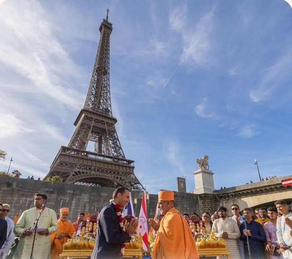  Eiffel Tower chief to quit after female staff replaced by male colleagues during visit of recent BAPS delegation 