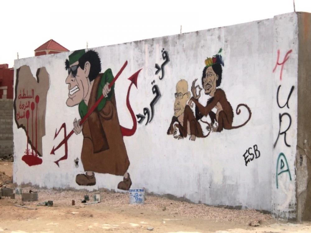 Caricatures of Muammar Gaddafi and his son Saif al-Islam in Taballino neighbourhood, Benghazi, in 2011. Photo: Wikimedia Commons/Maher A. A. Abdussalam