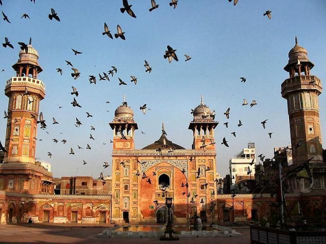 Pakistan: 14 killed, 68 injured in twin blasts at Lahore churches