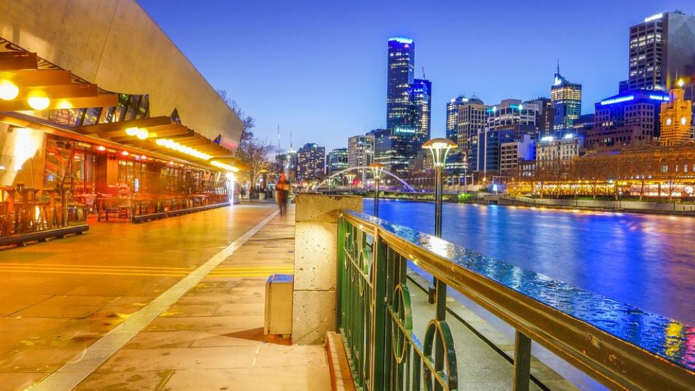 Australian Police say conducted 1 arrest as man with unknown device located in Melbourne
